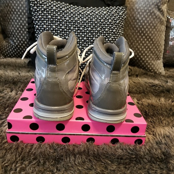 SOLD Big Kids Grey Nike High Top Jordans - Picture 4 of 8